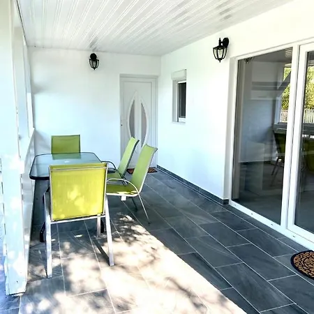 Nika Nyaralo Jakuzzival Feriehus Balatonkeresztúr