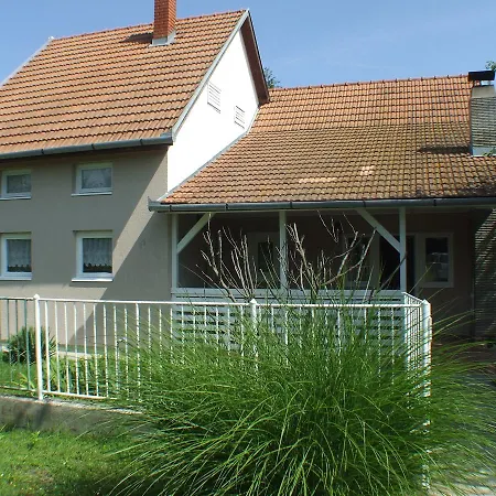 Nika Nyaralo Jakuzzival Feriehus