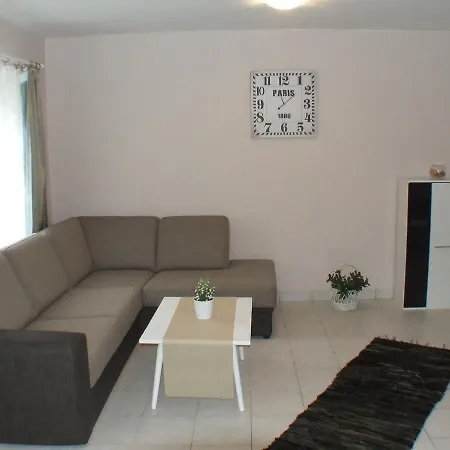 Nika Nyaralo Jakuzzival Balatonkeresztúr